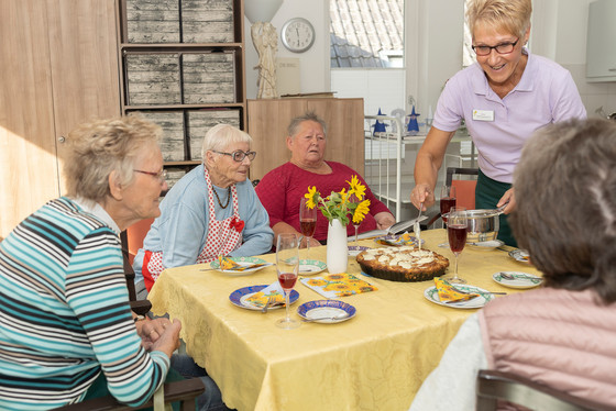 Gemütliche Runde bei Kaffee und Kuchen - Seniorencafé - Immanuel Seniorenzentrum Kläre Weist