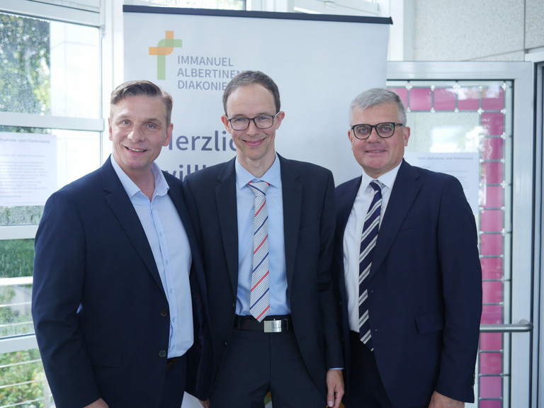 (v.l.n.r.) Andreas Mende, IAD-Konzerngeschäftsführer, Thorsten Gerenkamp, IML-Geschäftsführer, und Matthias Scheller, ehem. IAD-Konzerngeschäftsführer