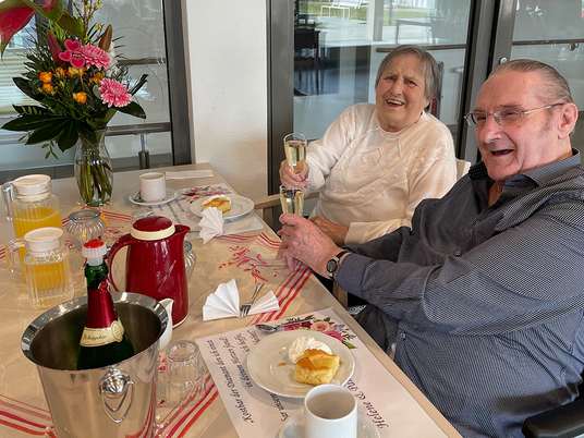 Immanuel Seniorenzentrum Elstal | Ehepaar feiert Eisenhochzeit | Gemeinsam alt werden | Gute Pflege und Betreuung im Seniorenheim
